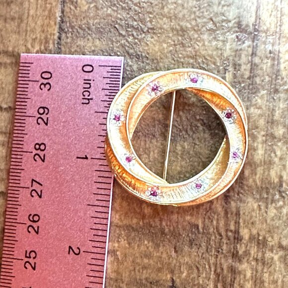 Vintage 1950s BSK Gold-Tone Circular Brooch With Rhinestones & Textured Design - Picture 5 of 7